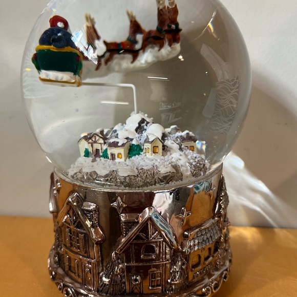 Silverplated Christmas Musical Ball - Picture 3 of 8